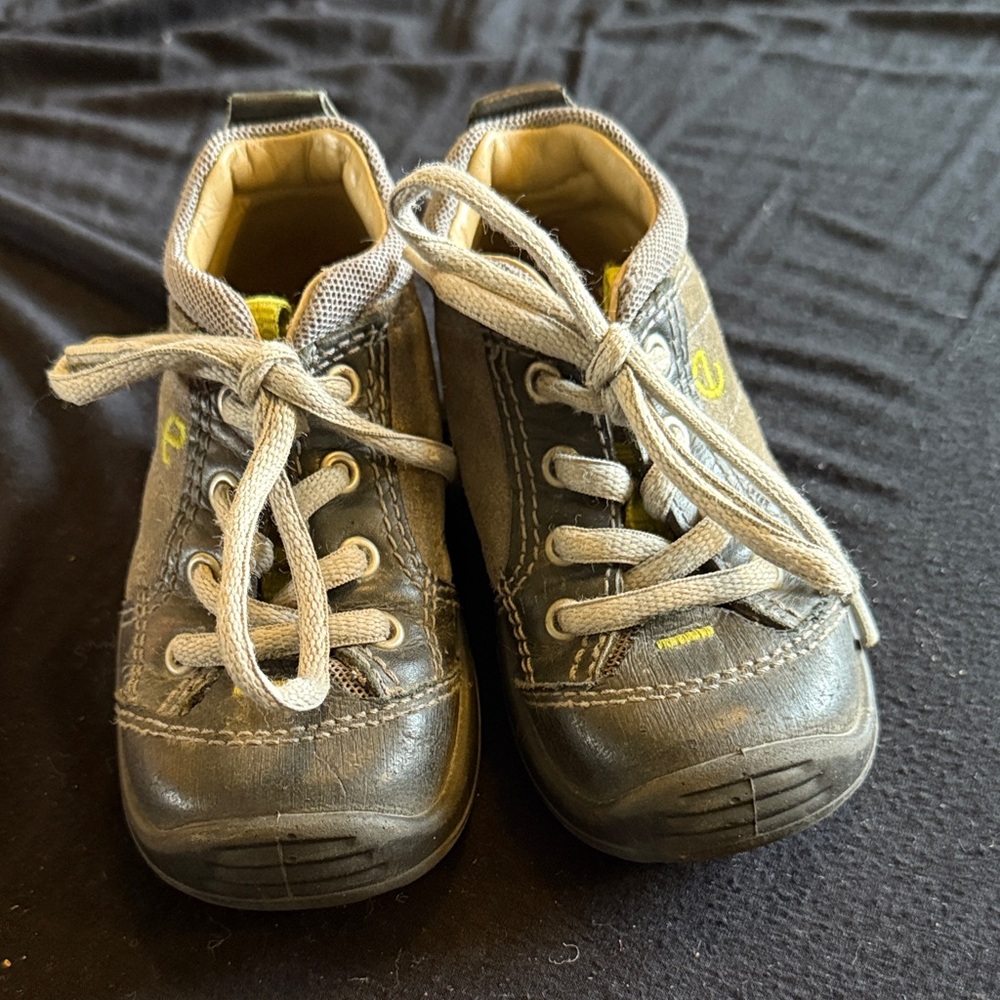 Ecco Kids Sneakers in Gray with Yellow Accents
